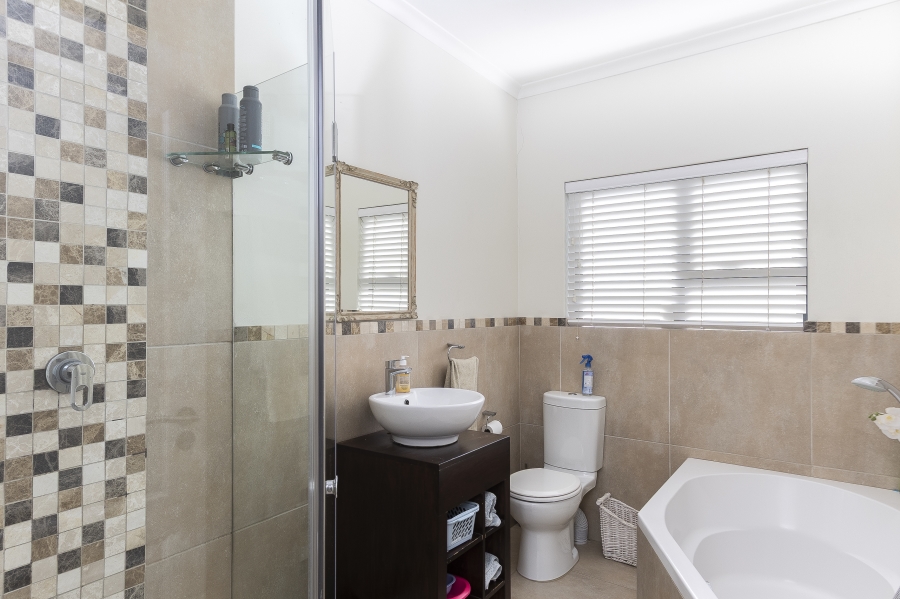3 Bedroom Property for Sale in Heritage Park Western Cape
